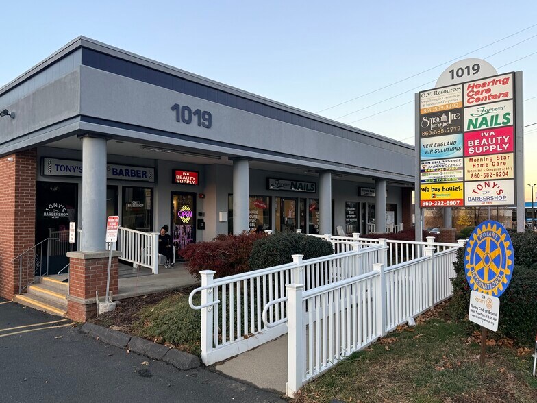 More Photos Of 1019 Farmington Ave, Bristol Office For Lease