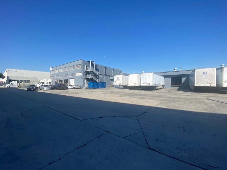 More Photos Of 4520 Maywood Ave, Vernon Distribution For Lease