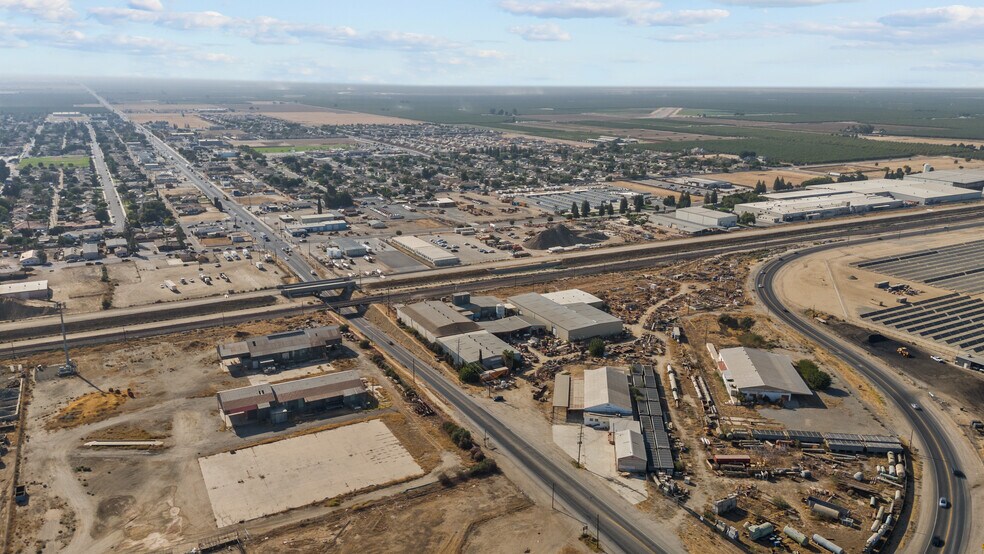 More Photos Of 550 Highway 46, Wasco Warehouse For Sale