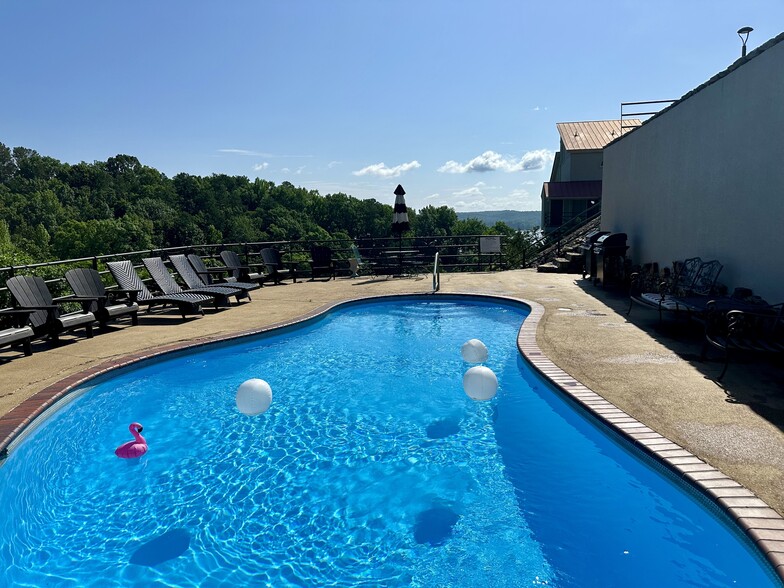 More Photos Of 165 Lakeshore Ln, Counce Hotel For Sale