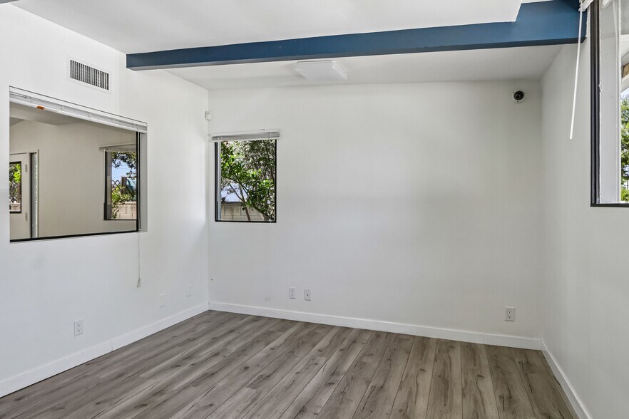 More Photos Of 11100 Sheldon St, Sun Valley Office Residential For Sale