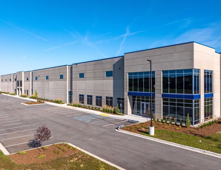 More Photos Of N53W25374 Highlands Court, Sussex Distribution For Lease