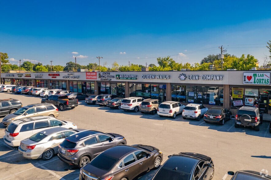 More Photos Of 910-940 E Tidwell Rd, Houston Unknown For Lease