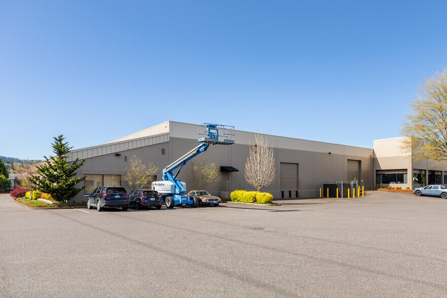 More Photos Of 4322-4338 NW Yeon Ave, Portland Warehouse For Lease