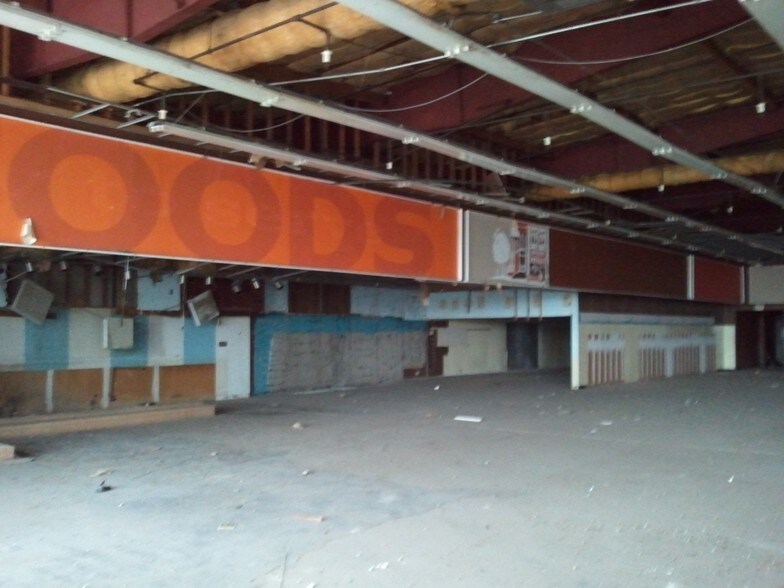 More Photos Of 415-417 Finley Dr, Taft Unknown For Lease
