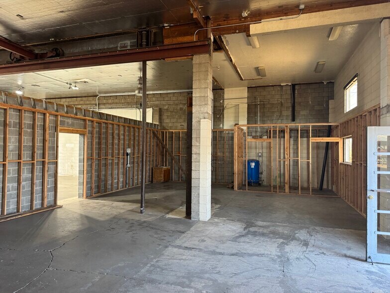 More Photos Of 6261 Crater Lake Hwy, Central Point Industrial For Sale