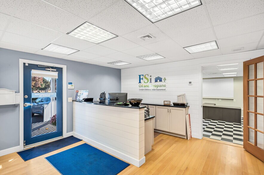 More Photos Of 470 Southampton Rd, Westfield Office For Sale