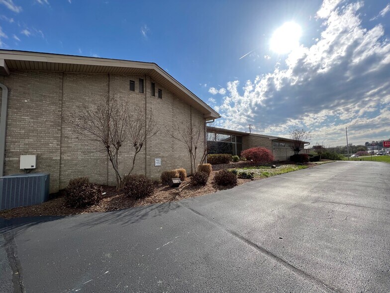 More Photos Of 3930 Western Ave, Knoxville Office For Sale