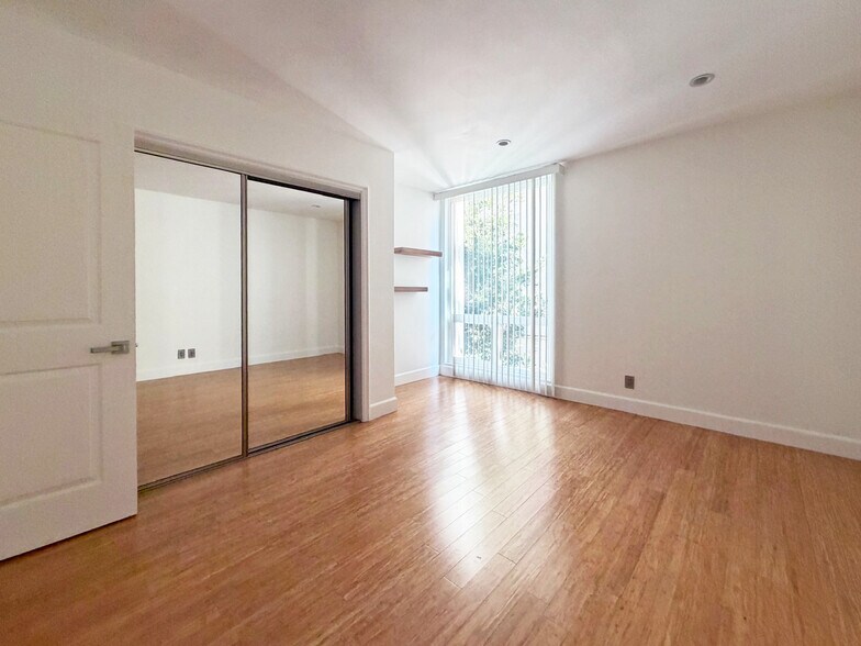 More Photos Of 901 Ocean Ave, Santa Monica Apartments For Sale