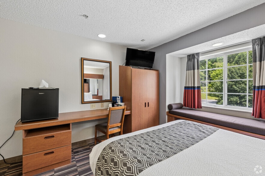 More Photos Of 674 Casino Trl, Cherokee Hotel For Sale