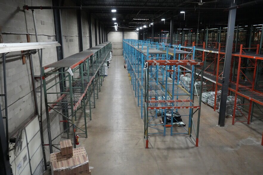 More Photos Of 8 Progress St, Edison Warehouse For Lease