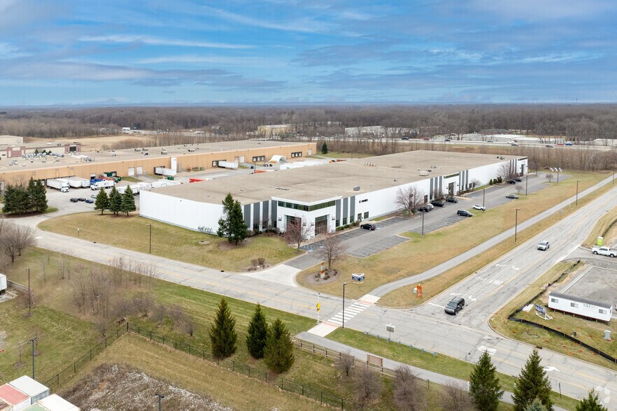 More Photos Of 6525 Daniel Burnham Dr, Portage Warehouse For Lease
