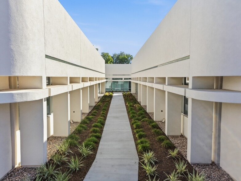 More Photos Of 1371 Warner Ave, Tustin Unknown For Lease