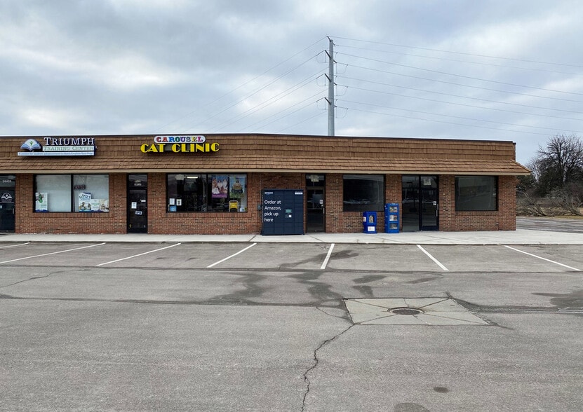 More Photos Of 38425-38441 Grand River Ave, Farmington Hills General Retail For Lease