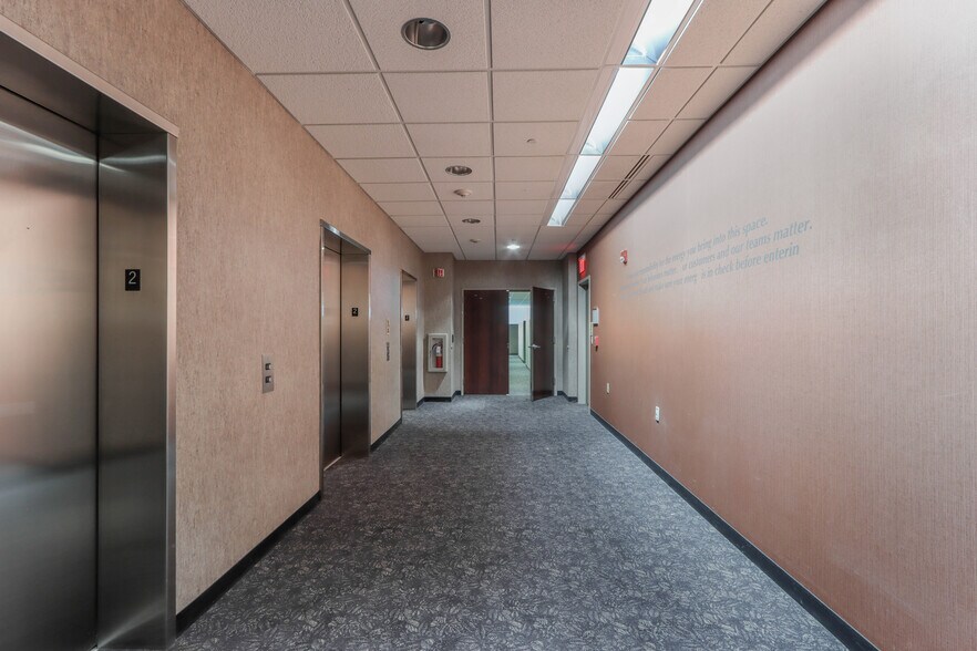 More Photos Of 11 Scott St, Wausau Office For Lease