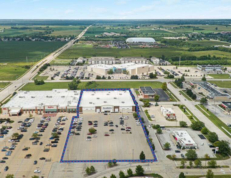More Photos Of 7611 N Grand Prairie Dr, Peoria Department Store For Sale