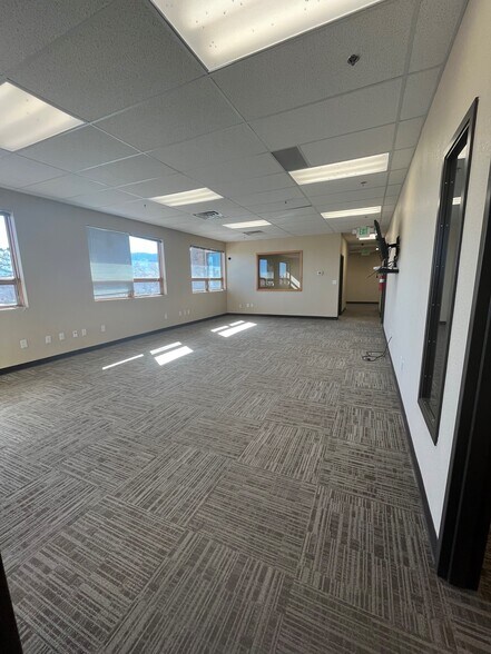 More Photos Of 910 Pinon Ranch Vw, Colorado Springs Office For Lease