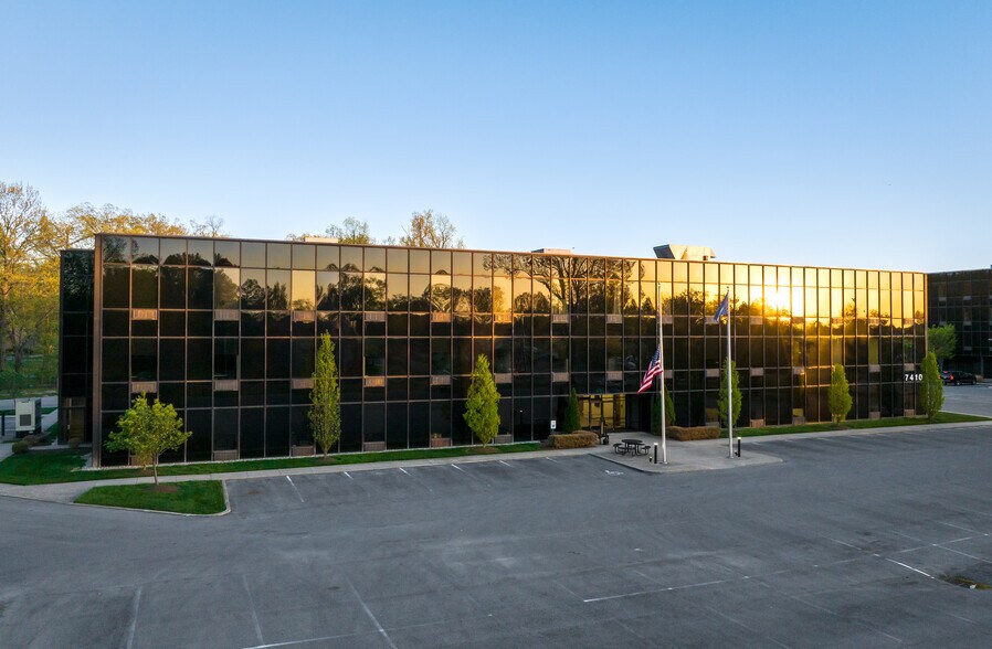 More Photos Of 7410 New La Grange Rd, Louisville Office For Lease