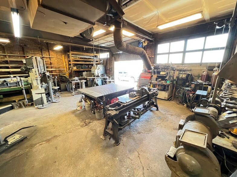 More Photos Of 1438-1442 Light St, Baltimore Showroom For Sale