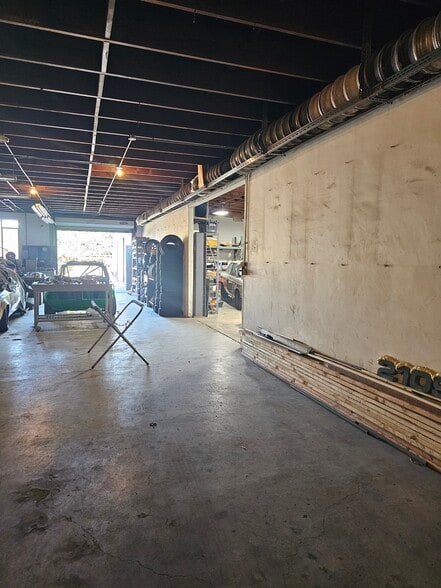 More Photos Of 2109 W Gaylord St, Long Beach Warehouse For Sale