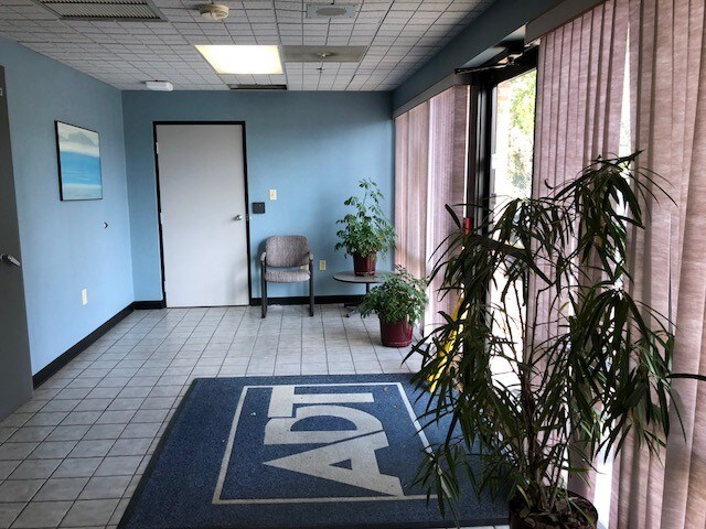 More Photos Of 3040 Industry Dr, Lancaster Flex For Sale