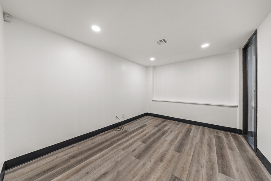 More Photos Of 23282 Peralta Dr, Laguna Hills Warehouse For Sale