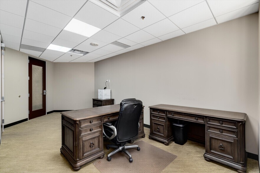 More Photos Of 1800 Glenarm Pl, Denver Office For Sale