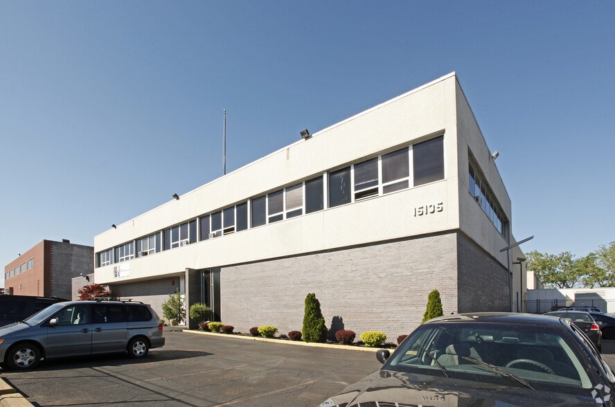 More Photos Of 15135 Hamilton Ave, Highland Park Warehouse For Lease