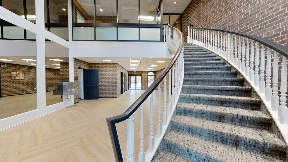 Primary Photo Of 825 E Golf Rd, Arlington Heights Medical For Lease