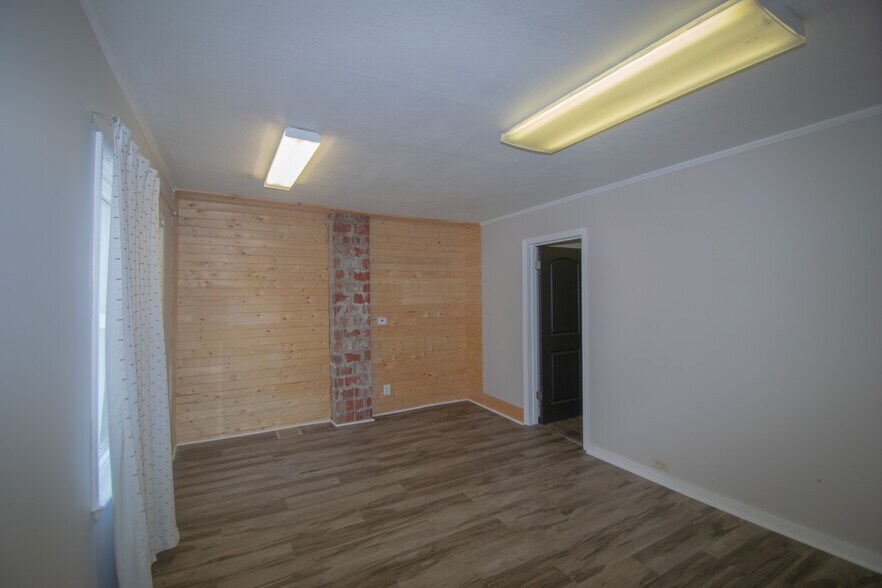 More Photos Of 1498-1502 W Main St, Tipp City Loft Creative Space For Sale