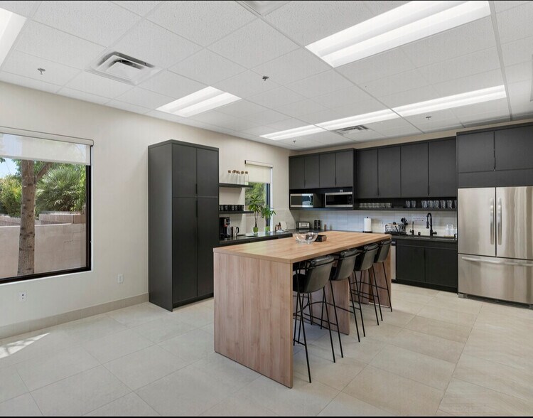 More Photos Of 2320 Potosi St, Las Vegas Office For Sale
