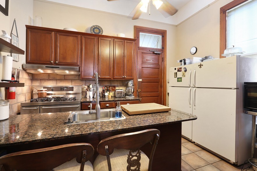 More Photos Of 120 S Pierce St, New Orleans Hotel For Sale