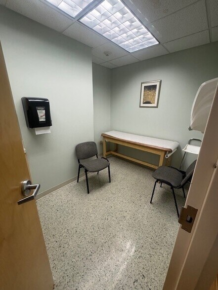 More Photos Of 160 East Ave, Lockport Medical For Lease