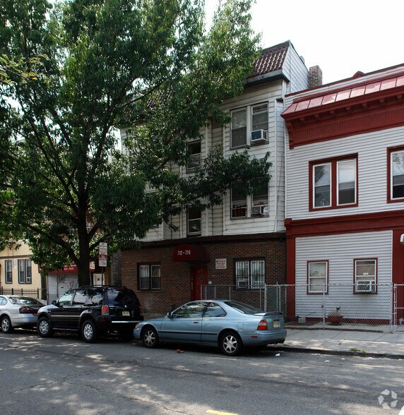 Primary Photo Of 712-714 Summer Ave, Newark Apartments For Sale