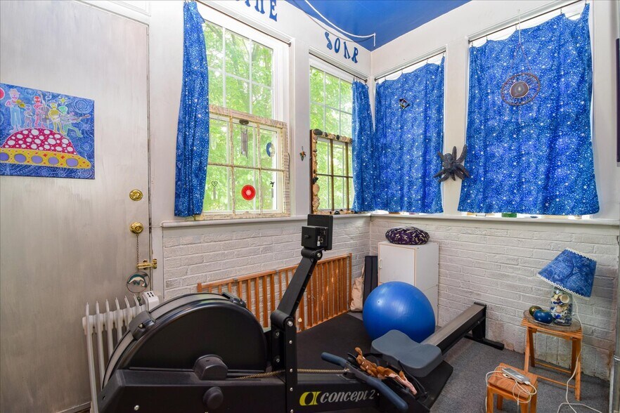 More Photos Of 1911 Memorial Ave SW, Roanoke Office Residential For Sale