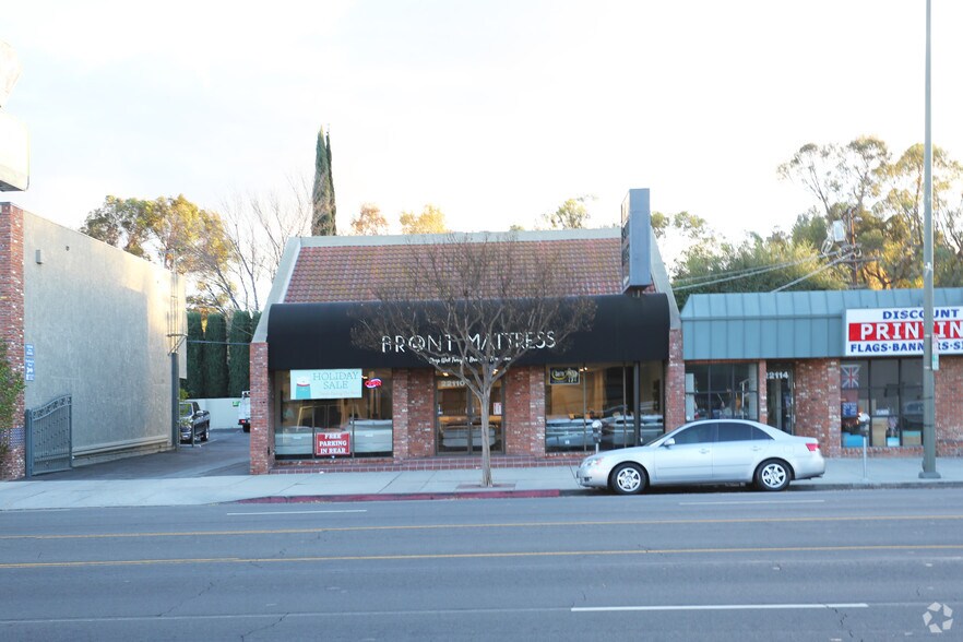 More Photos Of 22110 Ventura Blvd, Woodland Hills Storefront For Lease