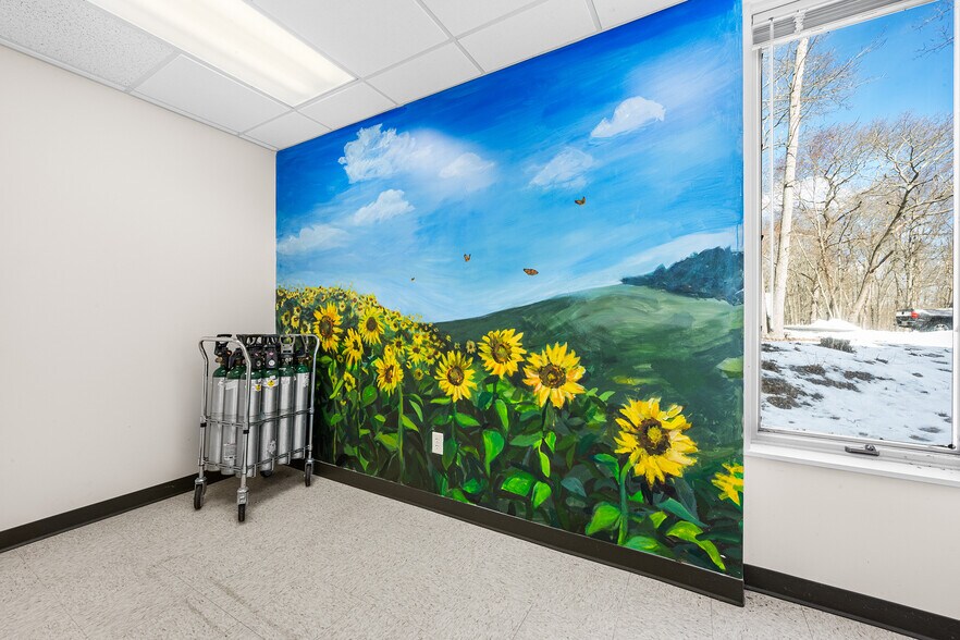 More Photos Of 183 Providence New London Tpke, North Stonington Unknown For Lease