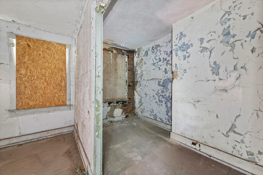 More Photos Of 1648 Vine St, Cincinnati Storefront Retail Residential For Sale