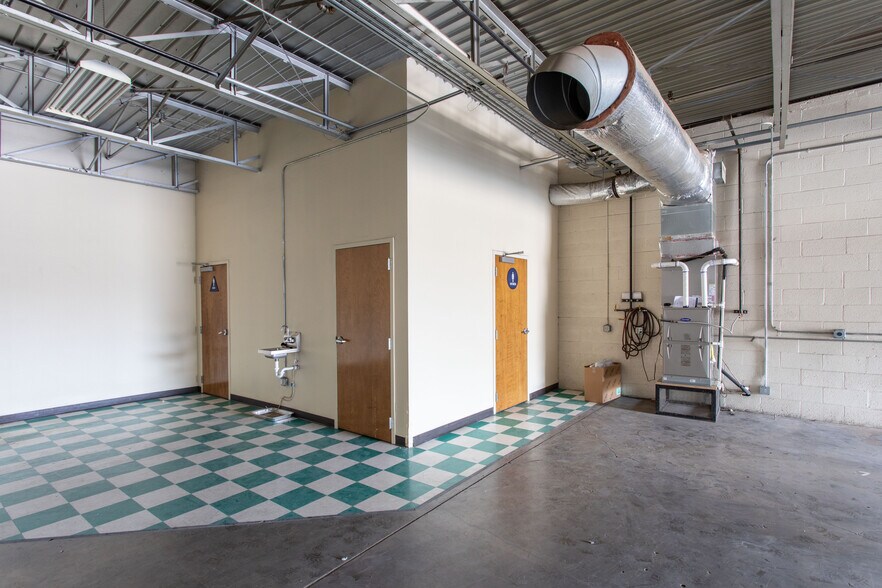 More Photos Of 2200 5th St, Wichita Falls Warehouse For Sale