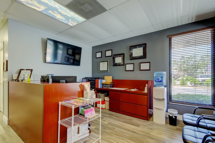 More Photos Of 6500-6514 Central Ave, Saint Petersburg Office For Sale