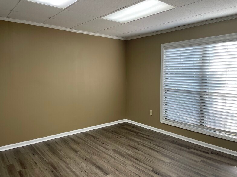More Photos Of 770 Old Roswell Rd, Roswell Office For Lease