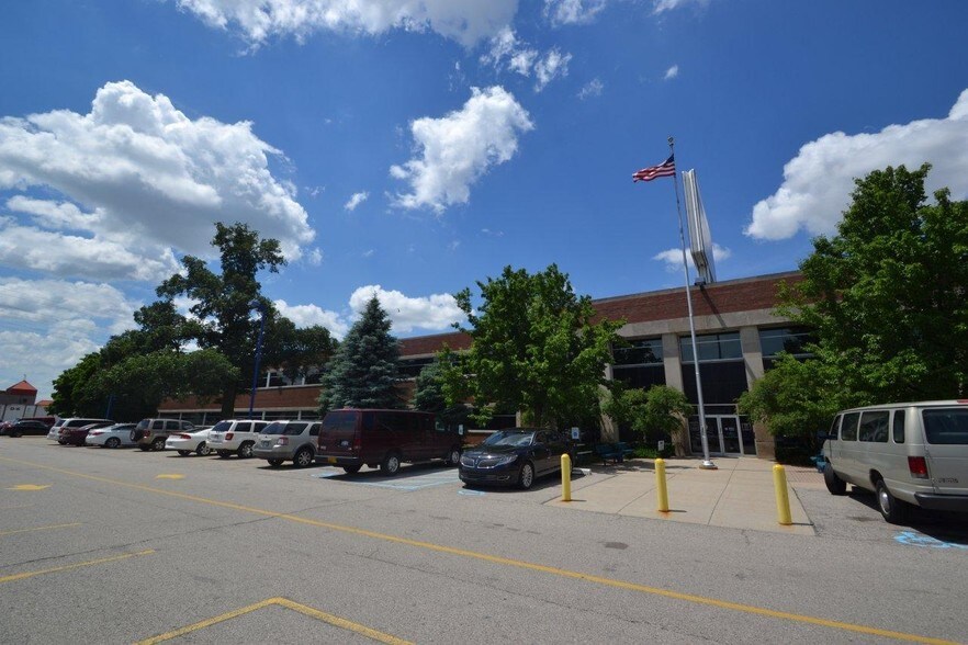 More Photos Of 12723 Telegraph Rd, Redford Distribution For Lease