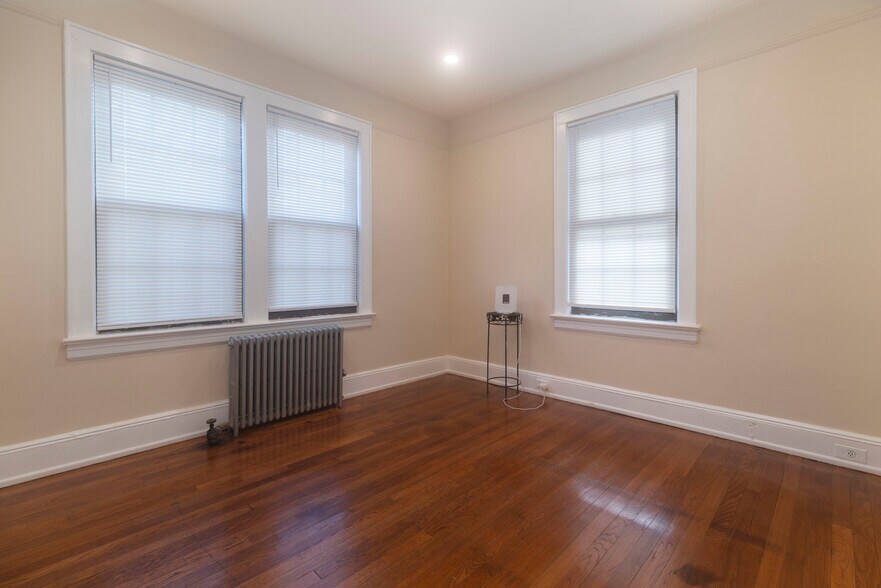 More Photos Of 4320 Hamilton Pl, Flushing Apartments For Sale