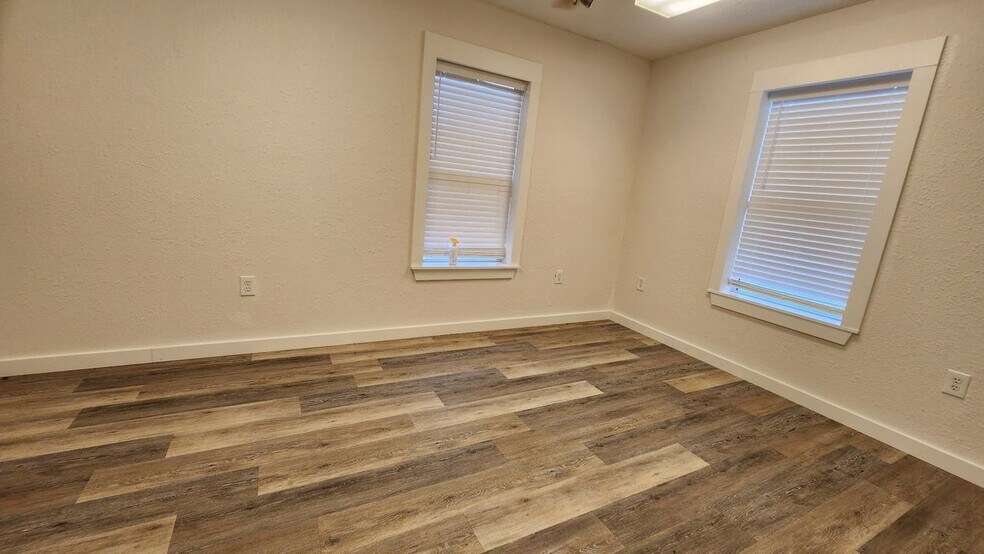More Photos Of 6730 Mobile Hwy, Pensacola Office For Lease