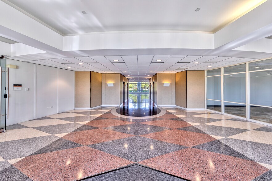 More Photos Of 544 Lakeview Pky, Vernon Hills Office For Lease