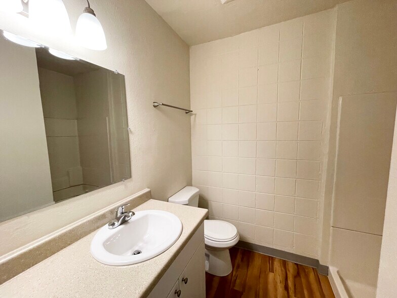 More Photos Of 1247-1257 W 6th Ave, Eugene Apartments For Sale