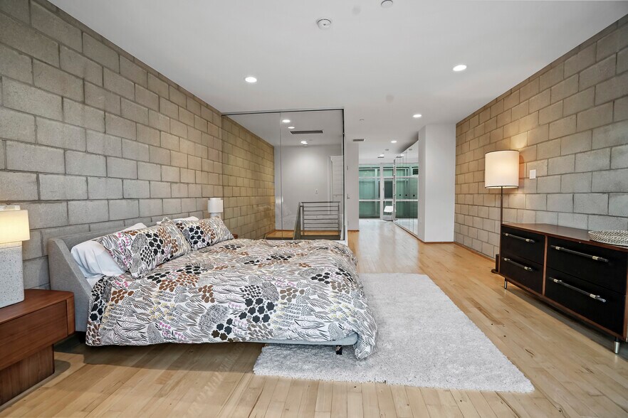 More Photos Of 3450 Cahuenga Blvd W, Los Angeles Office Residential For Lease