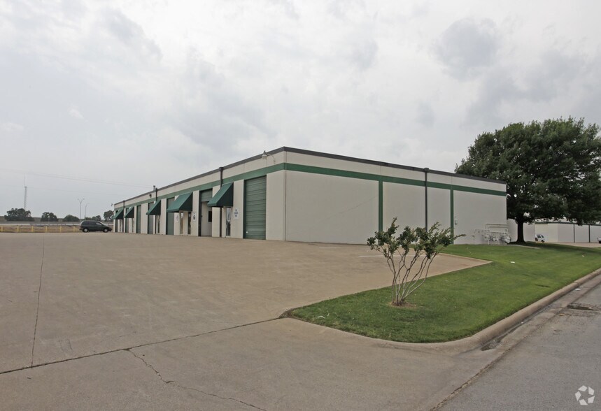 More Photos Of 7436 Tower St, Fort Worth Manufacturing For Sale