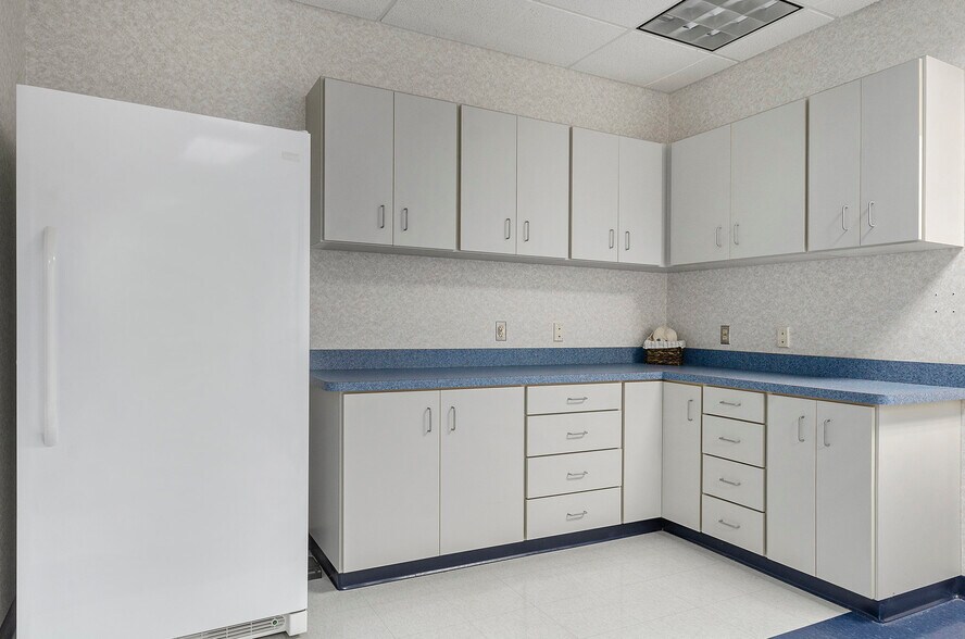 More Photos Of 9475 N Holly Rd, Grand Blanc Medical For Sale