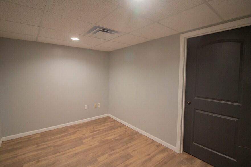 More Photos Of 108 S Main St, Plainwell Office Residential For Lease